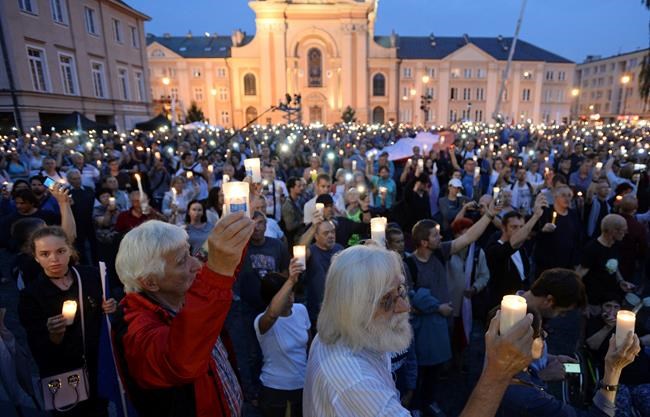 Poland's senators approve contentious court overhaul | iNFOnews.ca CP343325979