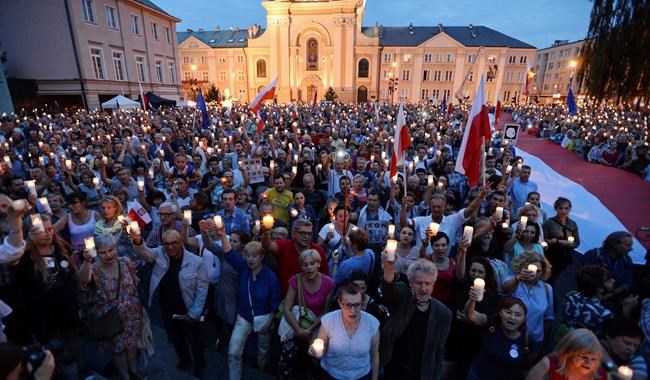 Polish president signs 1 of 3 contested laws on judiciary | iNFOnews.ca CP748883082
