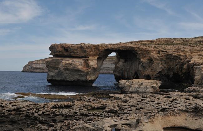 Iconic rock arch from 'Game of Thrones' falls into Malta sea | iNFOnews.ca