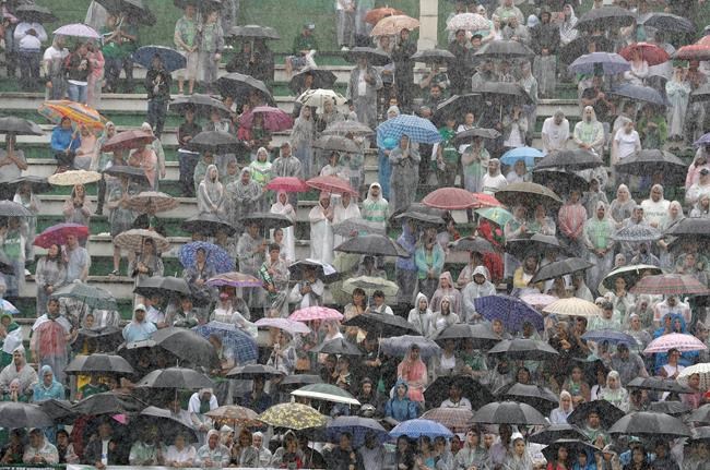 Rain and sorrow accentuate memorial for dead at Brazil club | iNFOnews.ca