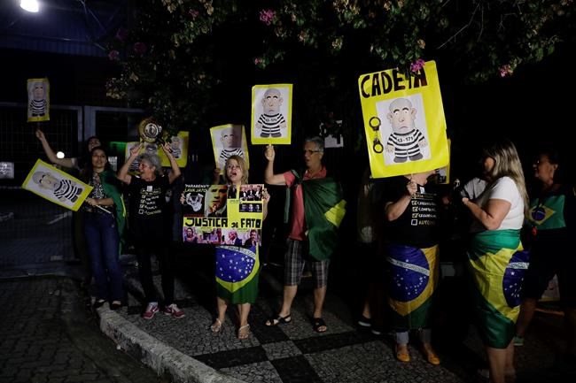 After tense showdown, Brazil's da Silva in police custody | iNFOnews.ca After tense showdown, Brazil's da Silva in police custody | iNFOnews.ca
