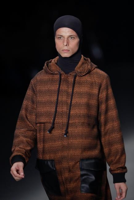 Model in Sao Paulo dies after taking ill on catwalk | iNFOnews.ca Model in Sao Paulo dies after taking ill on catwalk | iNFOnews.ca