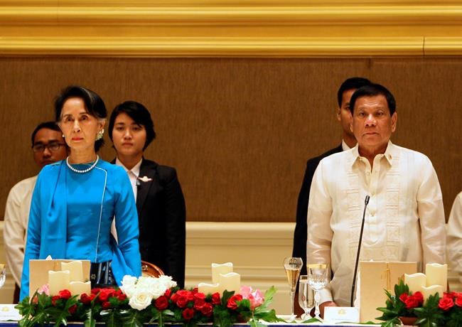 Contrast in style as Duterte meets Myanmar's Suu Kyi | iNFOnews.ca