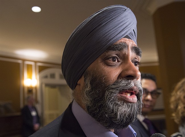 Reports: Canada not invited to Paris defence ministers' to discuss ISIL fight | iNFOnews.ca CP36062436