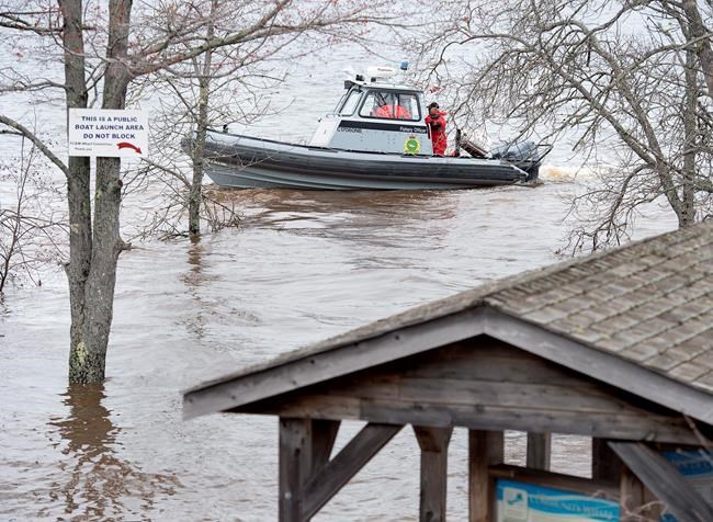 Saint John braces for rising floodwaters: 'It's up to the window sills' | iNFOnews.ca Saint John braces for rising floodwaters: 'It's up to the window sills' | iNFOnews.ca