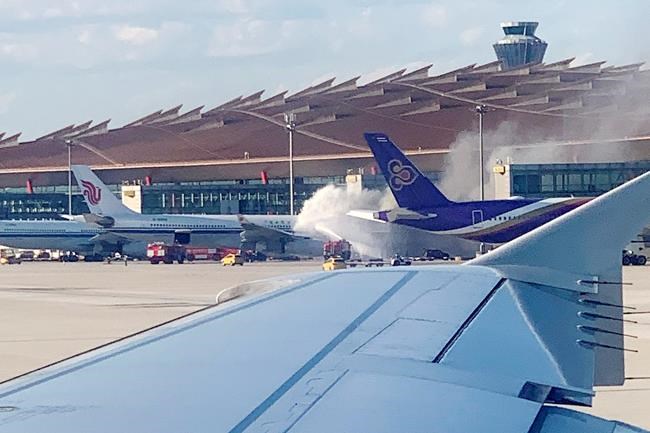 Heavy smoke pours from Air China plane as passengers board | iNFOnews.ca Heavy smoke pours from Air China plane as passengers board | iNFOnews.ca