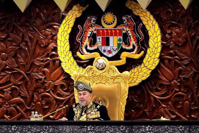 Malaysia's king abdicates in unexpected and rare move | iNFOnews.ca CP242571337