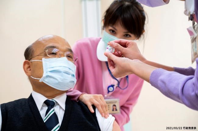 Taiwan gives health workers island's 1st AstraZeneca doses | iNFOnews.ca