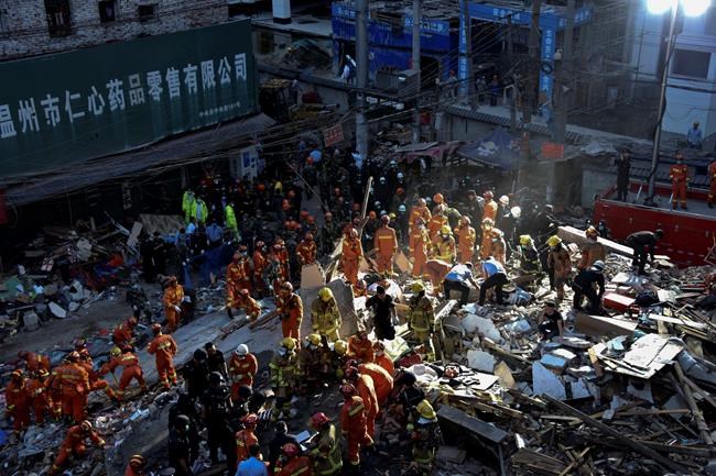 Girl found wrapped in dead parents' arms in China collapse | iNFOnews.ca CP82846992