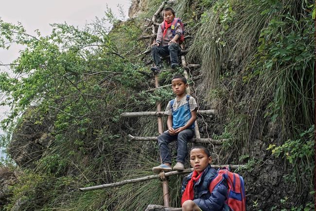 Chinese kids who climb cliffside ladder home will get stairs | iNFOnews.ca