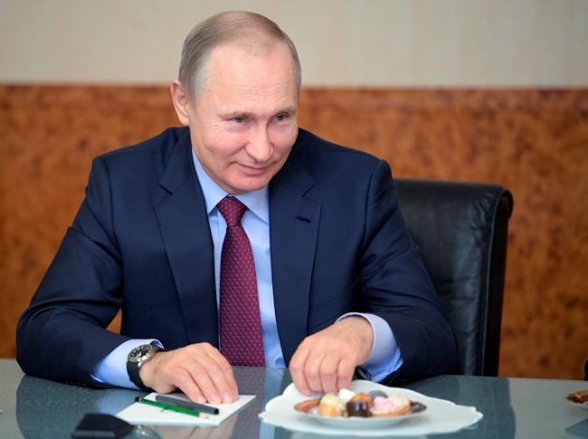 Putin praises Trump, says US political system eating itself | iNFOnews.ca