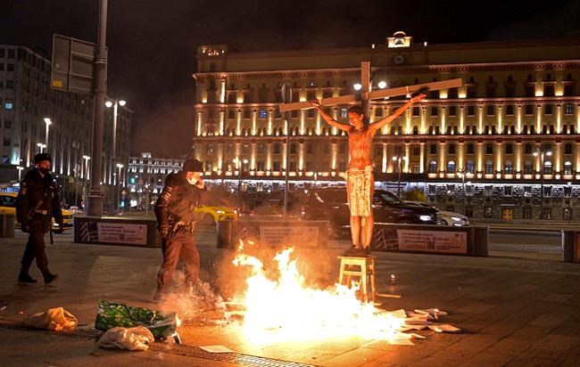 Russian held after crucifixion stunt near security agency HQ | iNFOnews.ca