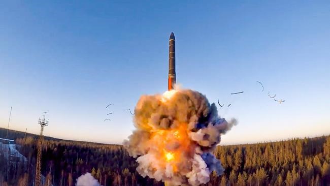 Russian nuclear submarine test-fires 4 missiles | iNFOnews.ca CP225896105
