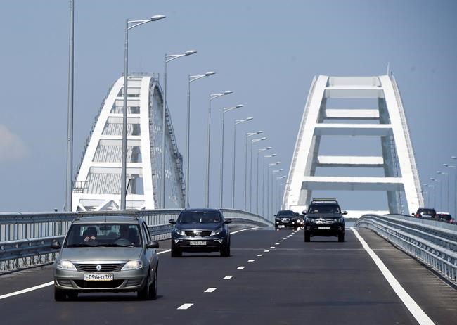 Traffic opens on bridge linking southern Russia with Crimea | iNFOnews.ca