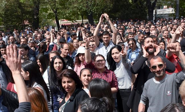 Armenia protesters defy ex-president's move to premier seat | iNFOnews.ca Armenia protesters defy ex-president's move to premier seat | iNFOnews.ca