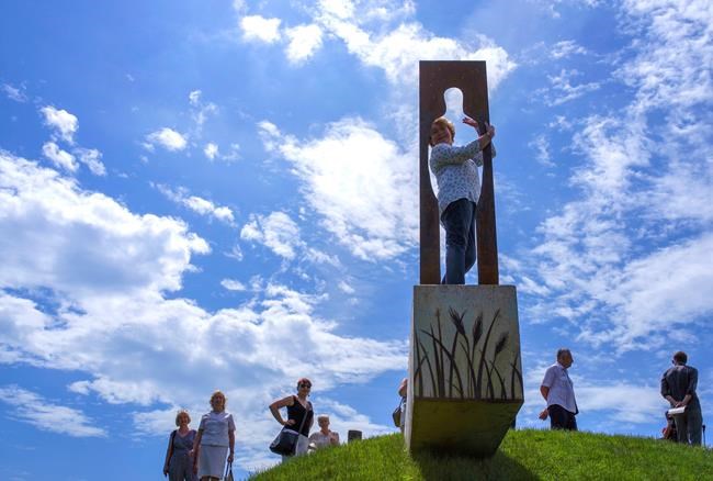 Lithuania erects sculpture in honour of JD Salinger | iNFOnews.ca