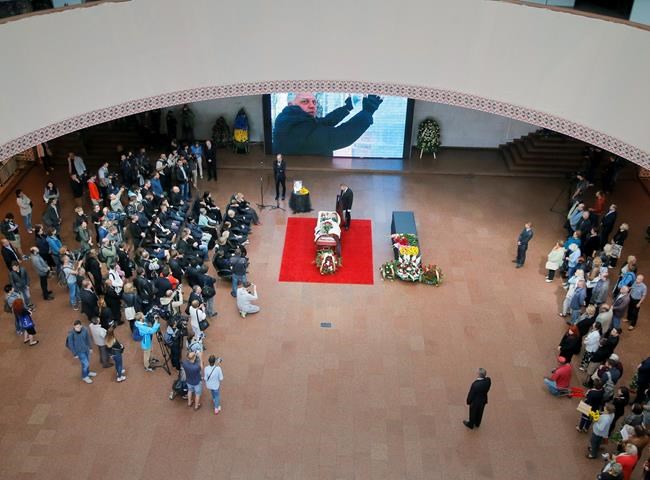 Hundreds come to bid farewell to slain journalist in Ukraine | iNFOnews.ca Hundreds come to bid farewell to slain journalist in Ukraine | iNFOnews.ca
