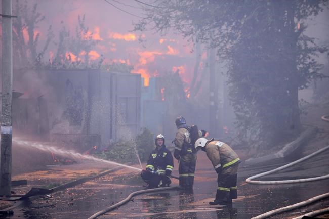 Fire sweeps across Russian city, dozens of homes destroyed | iNFOnews.ca