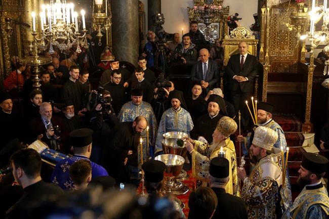 Independence decree presented to Ukrainian Orthodox bishop | iNFOnews.ca CP1751909746