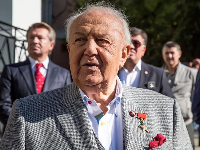 Stalin's bust unveiled in Moscow as part of "Rulers' Alley" | iNFOnews.ca Stalin's bust unveiled in Moscow as part of "Rulers' Alley" | iNFOnews.ca