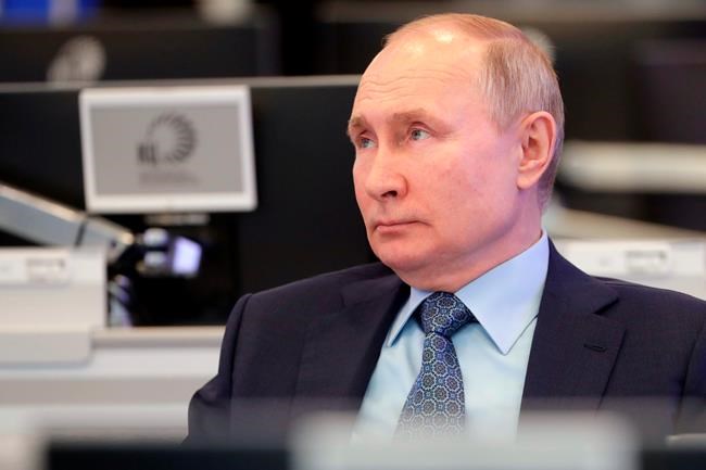 Biden raises concerns with Putin about Ukraine confrontation | iNFOnews.ca