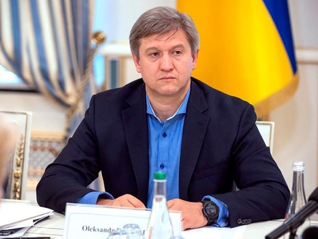 Ukraine ex-president accused of taking key servers with him | iNFOnews.ca
