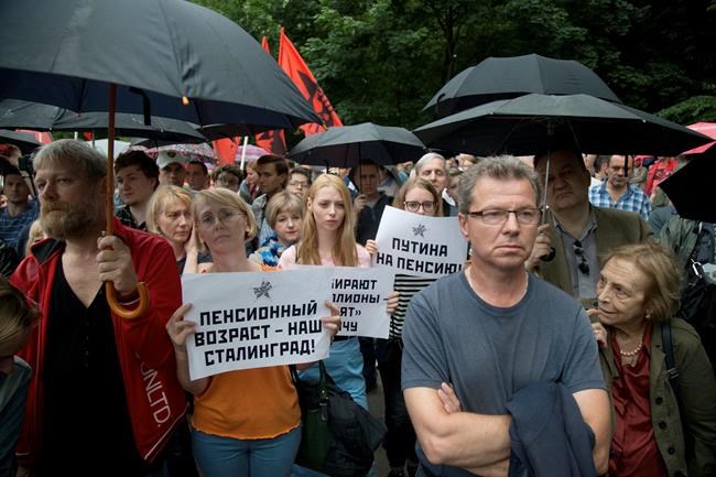 Russians protest retirement age rise, in challenge for Putin | iNFOnews.ca Russians protest retirement age rise, in challenge for Putin | iNFOnews.ca
