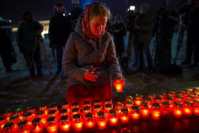 Workers comb snowy field for clues to Russian plane crash | iNFOnews.ca CP26166746