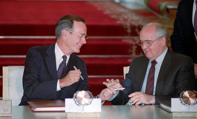 Gorbachev praises Bush for political abilities, character | iNFOnews.ca Gorbachev praises Bush for political abilities, character | iNFOnews.ca