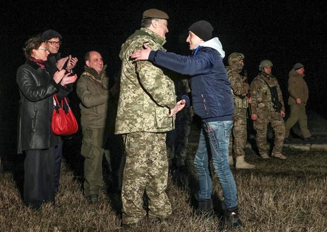 Ukrainian authorities and separatist rebels swap prisoners | iNFOnews.ca CP432428204
