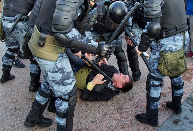Russian crackdown on protesters seen as intimidation tactic | iNFOnews.ca