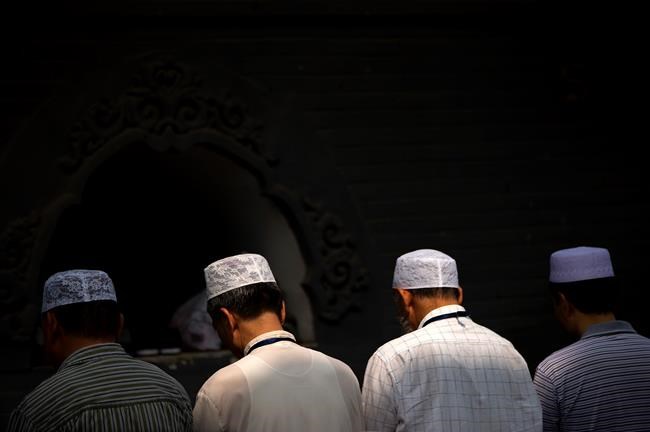 Thousands in China mosque standoff over demolition plan | iNFOnews.ca CP2034898030