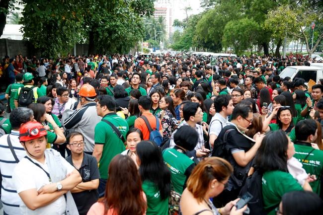 Quake sends people rushing out of buildings in Philippines | iNFOnews.ca Quake sends people rushing out of buildings in Philippines | iNFOnews.ca