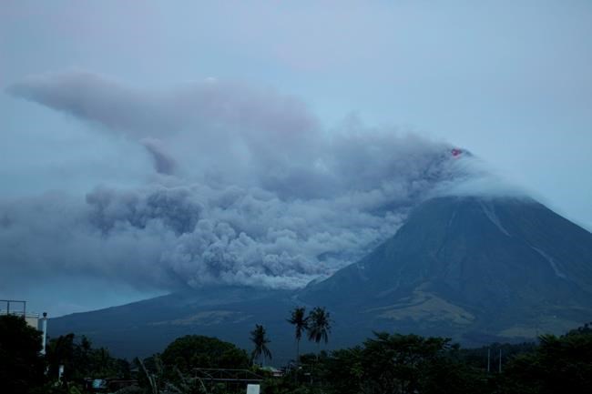 Glowing red lava causes more to flee from Philippine volcano | iNFOnews.ca Glowing red lava causes more to flee from Philippine volcano | iNFOnews.ca