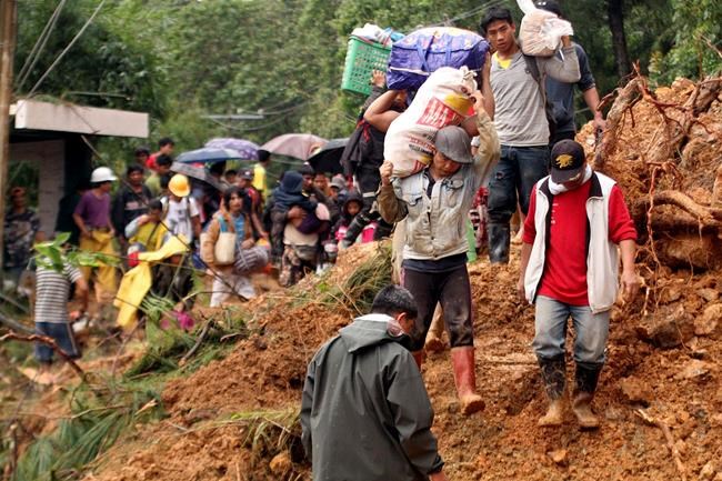 The Latest: Searchers dig in soaked Philippine mining area | iNFOnews.ca