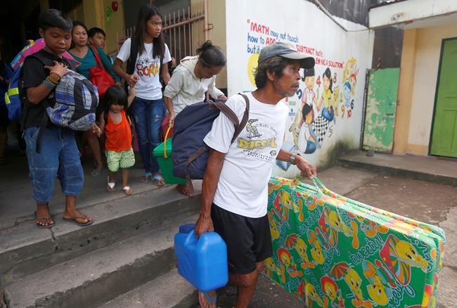 Philippine volcano spews lava fountains, 56,000 people flee | iNFOnews.ca CP1860696220