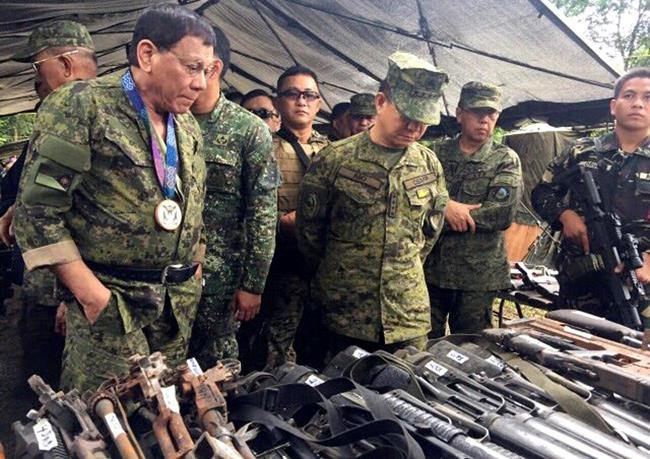 Duterte flies to besieged city, warns of other attacks | iNFOnews.ca CP1641369292
