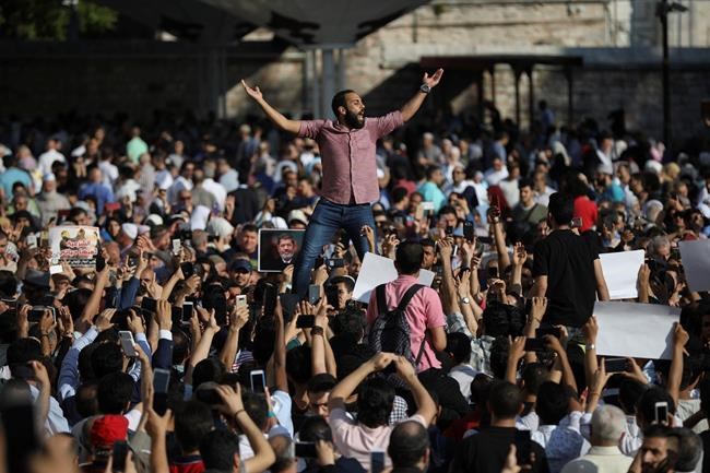 Egypt arrests 8, including ex-lawmaker and secular activists | iNFOnews.ca