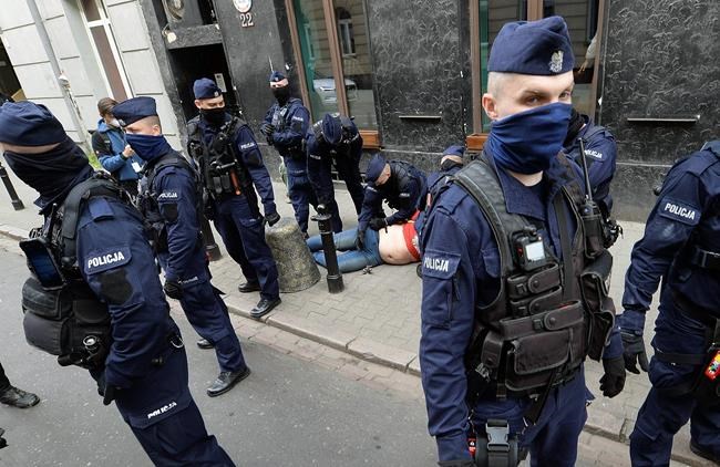 Polish opposition sees double standards in distancing rules | iNFOnews.ca