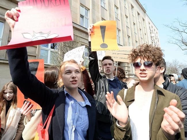 Poland's striking teachers warn high-school exams threatened | iNFOnews.ca