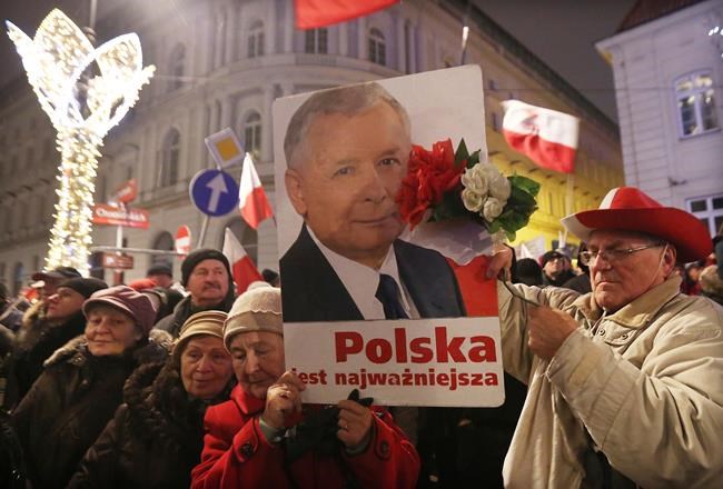 Poland's president talks with opposition, protests spread | iNFOnews.ca