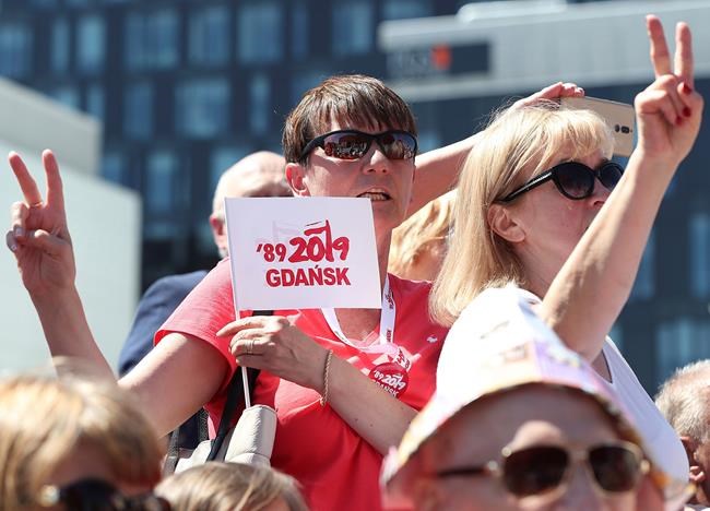 Poland's democracy anniversary exposes political divisions | iNFOnews.ca