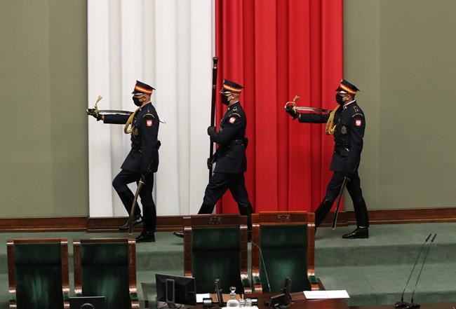 Poland's leader sworn in for 2nd term as critics stay away | iNFOnews.ca