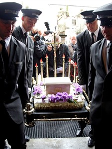 Polish satirical, anti-communist playwright Slawomir Mrozek buried with honours in Krakow | iNFOnews.ca Polish satirical, anti-communist playwright Slawomir Mrozek buried with honours in Krakow | iNFOnews.ca