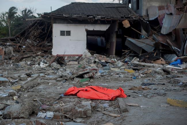 Slow arrival of aid frustrates Indonesia quake survivors | iNFOnews.ca