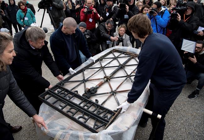 'Arbeit macht frei': Stolen Nazi gate is returned to Dachau | iNFOnews.ca 'Arbeit macht frei': Stolen Nazi gate is returned to Dachau | iNFOnews.ca