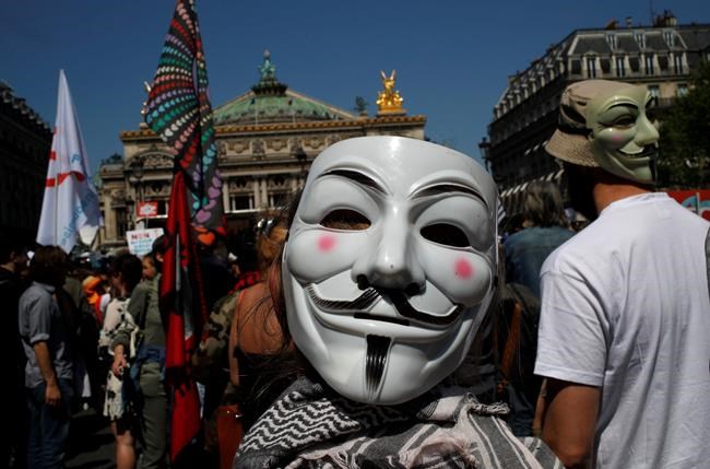 Thousands party at Paris protest to show anger at Macron | iNFOnews.ca