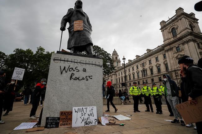 Watery end for statue of slave trader in UK city of Bristol | iNFOnews.ca Watery end for statue of slave trader in UK city of Bristol | iNFOnews.ca