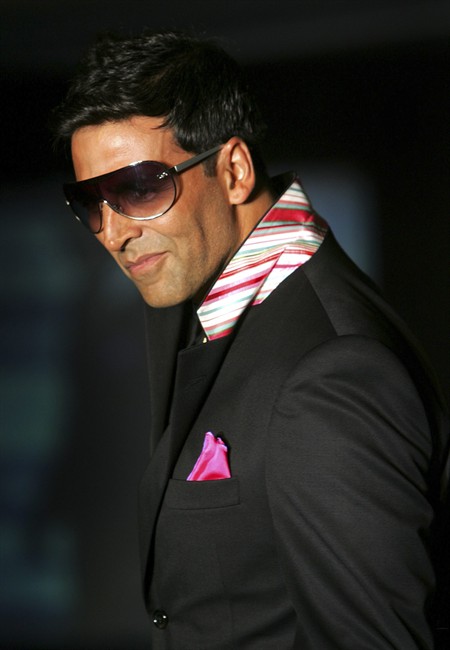 Bollywood hunks and heroes among the world's top paid actors, even when films flop financially | iNFOnews.ca