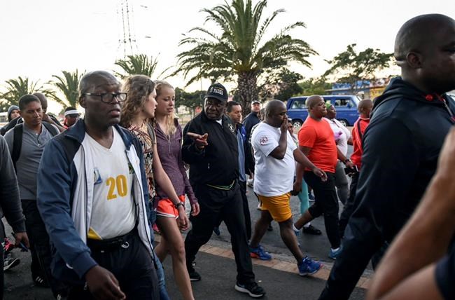 South Africa's new leader winning fans with morning exercise | iNFOnews.ca